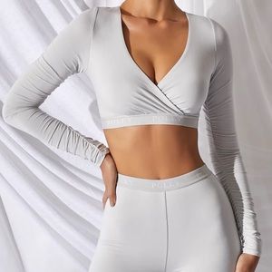 Long sleeve crop